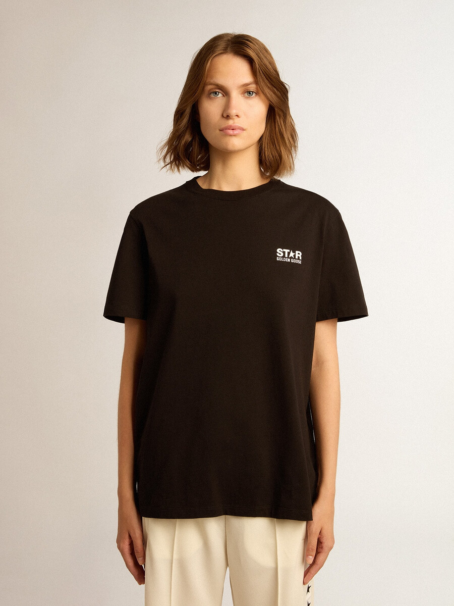 対照的な白いロゴと星が特徴のブラックスターコレクションtシャツ