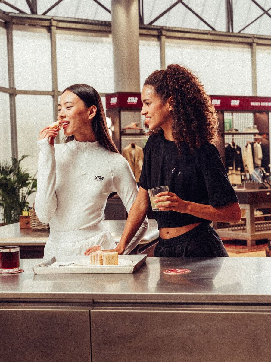 レディース ブラック ダブルレイヤー スポーツショーツ