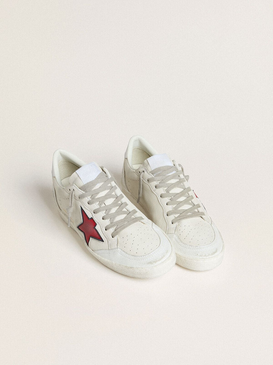赤い星とシルバーのヒールタブが付いたレディース ボール スター ltd