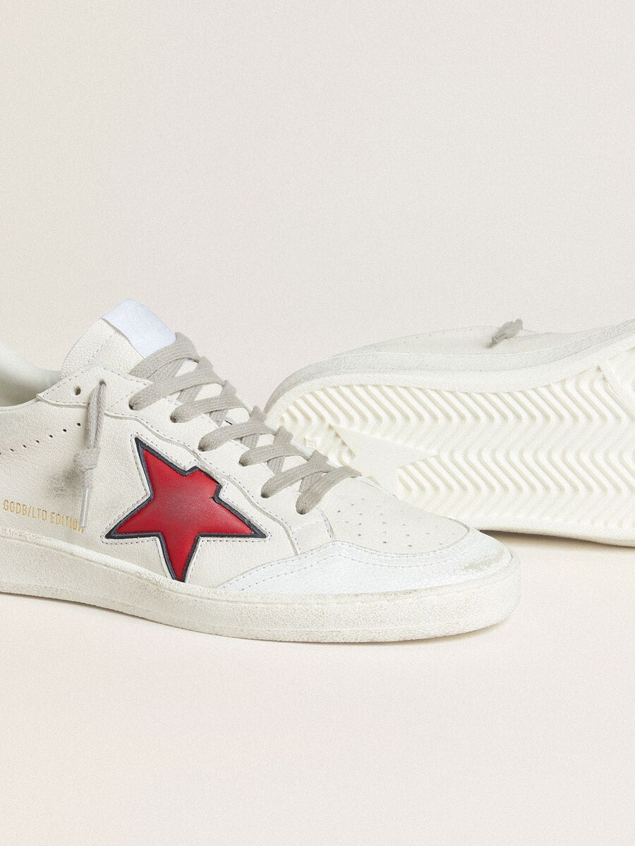 赤い星とシルバーのヒールタブが付いたレディース ボール スター ltd