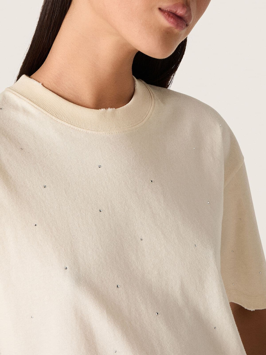 全体にグラデーションクリスタルと背面プリントが施された、白いコットン製のスターユニセックスtシャツ