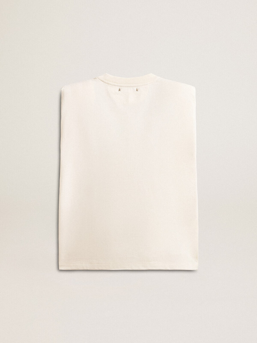 クリスタルで装飾された古びた白いノースリーブtシャツ